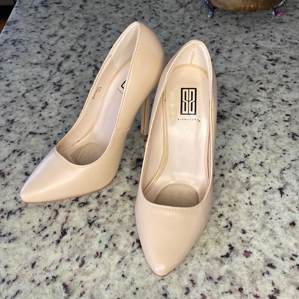 Beige, size 6, Signature heels.